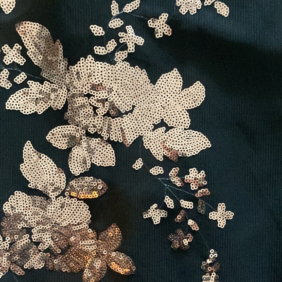 Sequinned dress with sheer sleeves - Picture 2 of 3